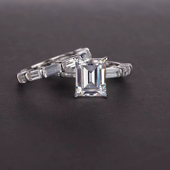 1.75Ct Emerald Cut Swarovski 9x7 Solitaire Ring - Picture 11 of 16
